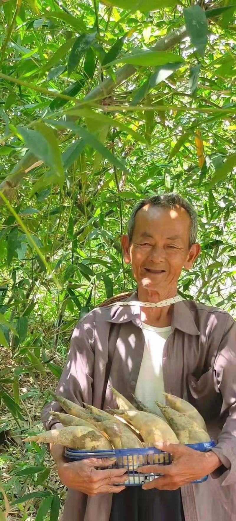 马蹄笋是夏天才有的美好食才，和肉简单一炒真香，是美好搭档
