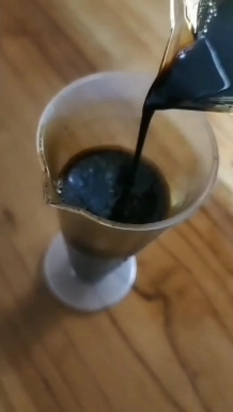 多生根液体生物菌肥改良土壤，活土生根，叶绿增厚促进根系长