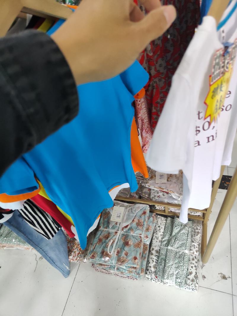 精品品牌童装。