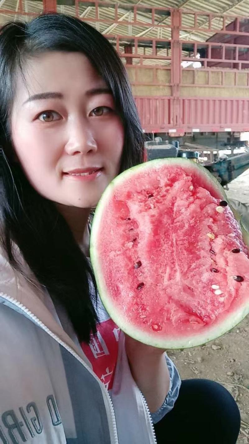 潍坊大棚甜王西瓜产地基地大量上市包熟包质量支持全国发货