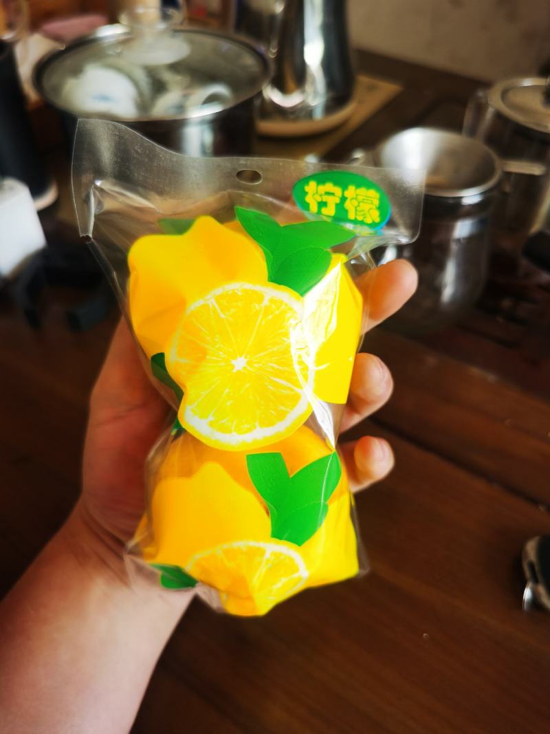 市场货双包柠檬