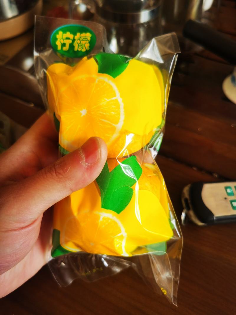 市场货双包柠檬