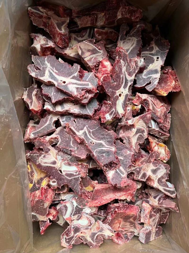 牛脖骨，价格合适，自助骨头锅专用，可加工锯断