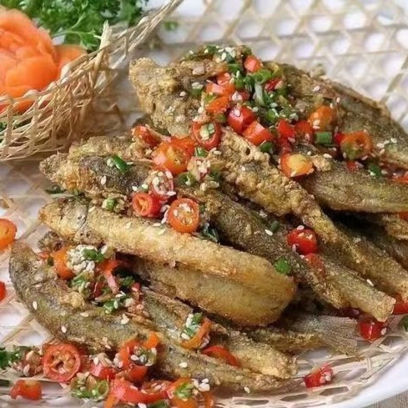 炸泥鳅，八九成熟，加热即食，方便美味，一件20斤
