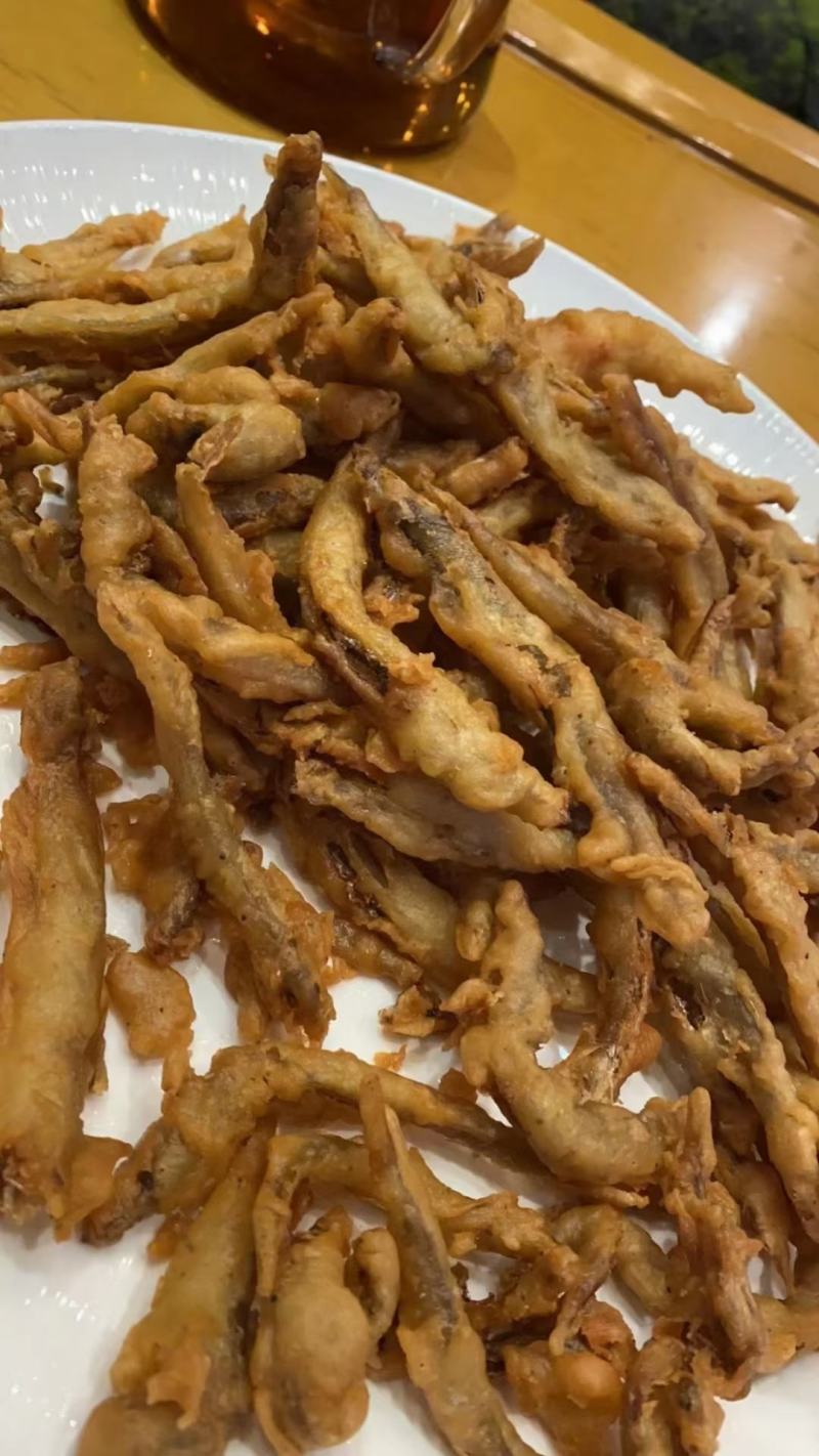 炸泥鳅，八九成熟，加热即食，方便美味，一件20斤