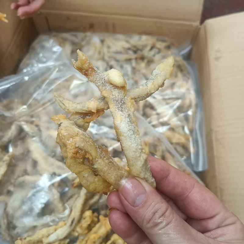 炸泥鳅，八九成熟，加热即食，方便美味，一件20斤