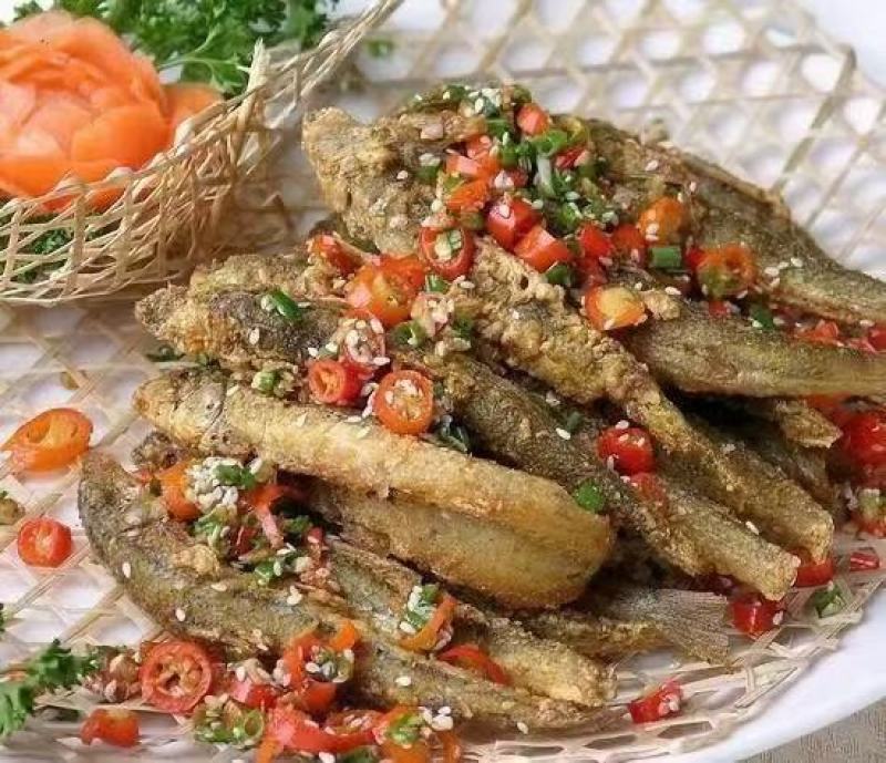 炸泥鳅，八九成熟，加热即食，方便美味，一件20斤