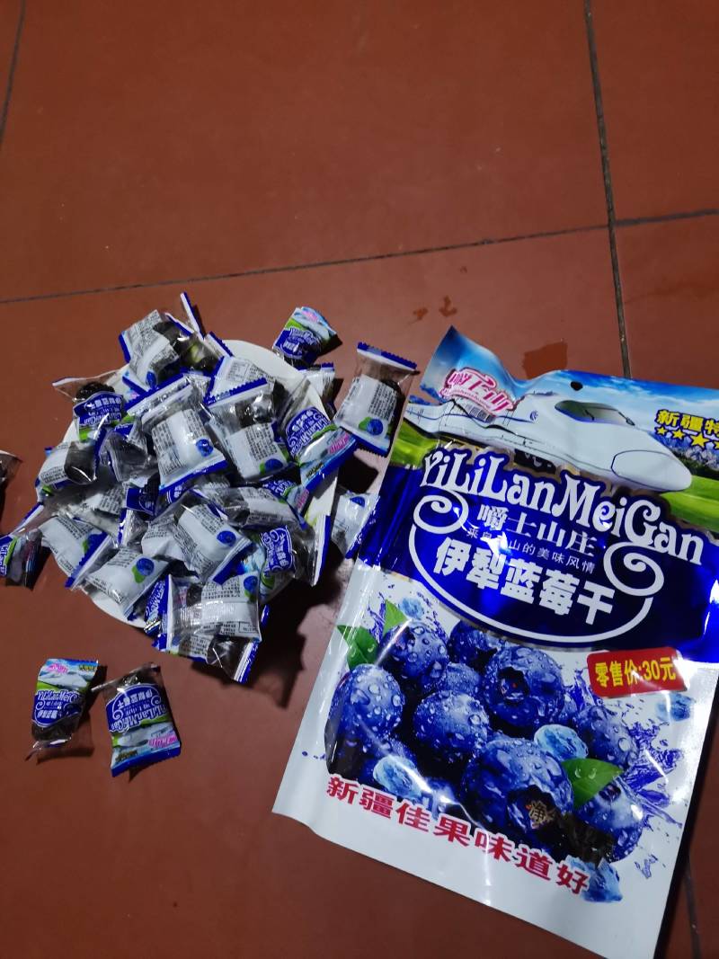 伊犁蓝梅干，新疆特产，来自西域风情，开袋即食。