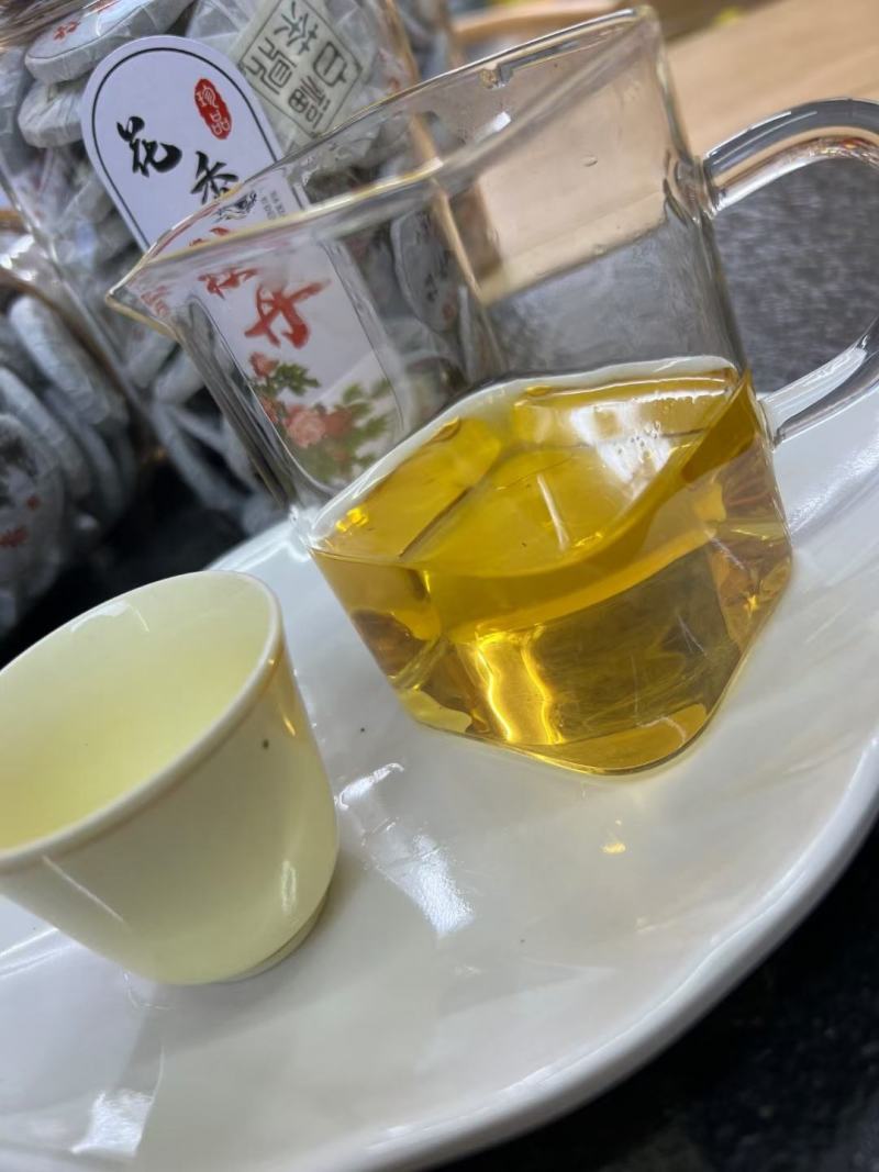 花香牡丹小圆饼，配上封密储存罐，一斤两罐装