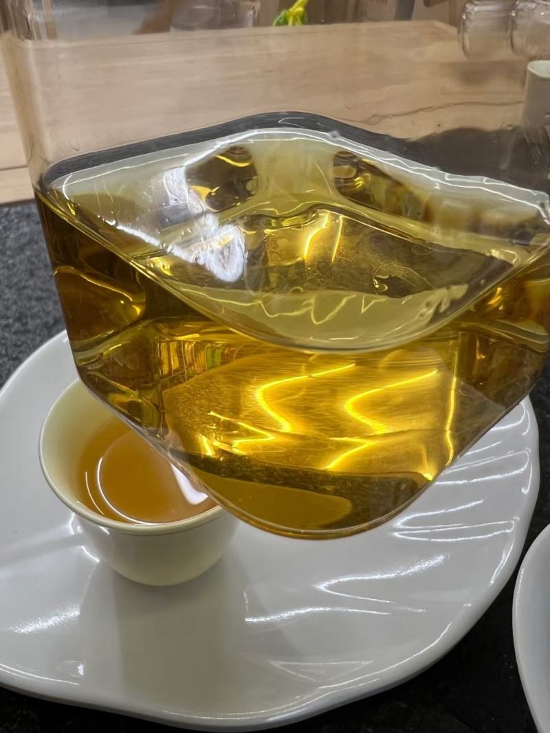 花香牡丹小圆饼，配上封密储存罐，一斤两罐装