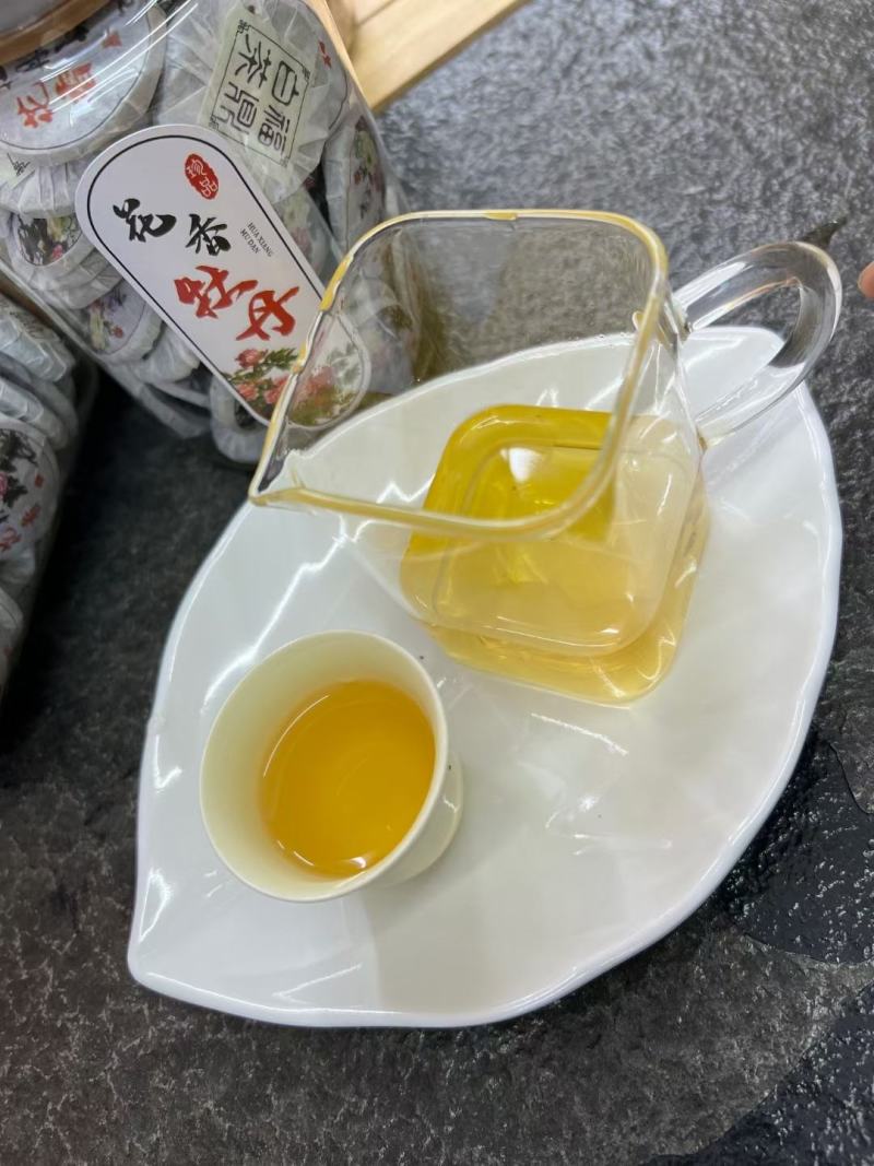 花香牡丹小圆饼，配上封密储存罐，一斤两罐装
