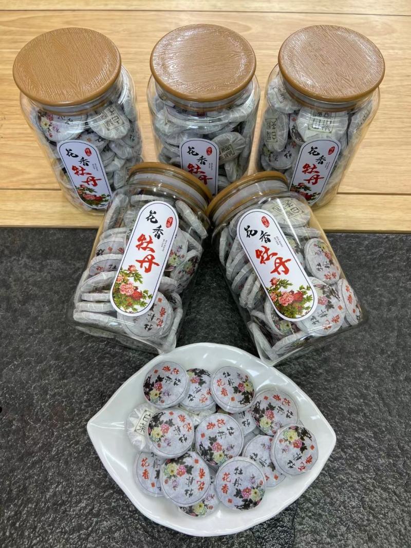 花香牡丹小圆饼，配上封密储存罐，一斤两罐装