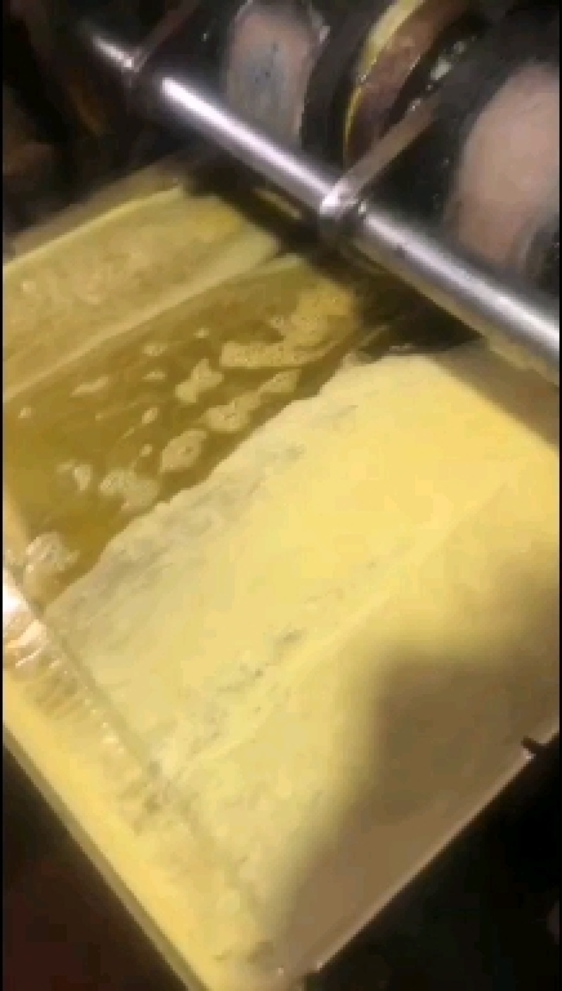专业榨油机厂家，自动温控，可对芝麻花生菜籽油葵大豆山茶籽