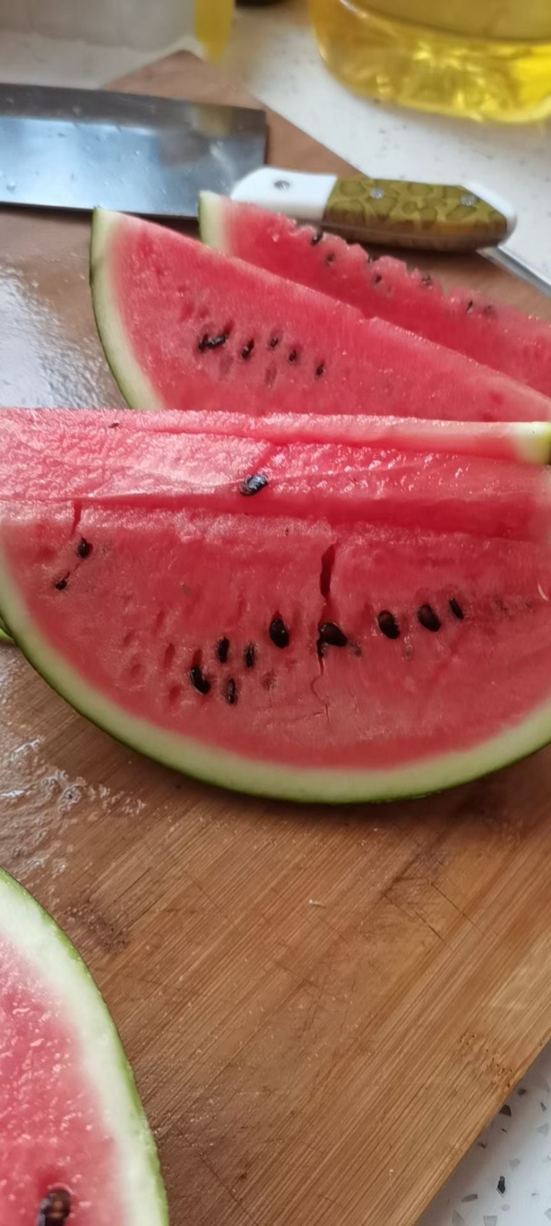 安徽精品有籽美都西瓜货源充足，皮薄肉厚，质量保证。