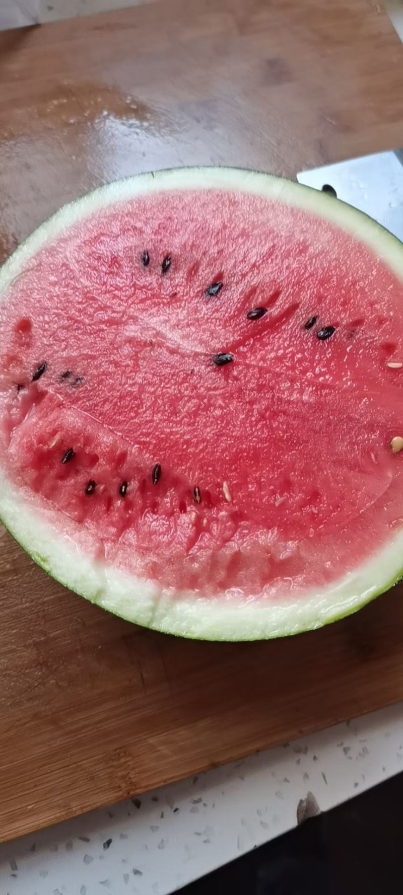 安徽精品有籽美都西瓜货源充足，皮薄肉厚，质量保证。