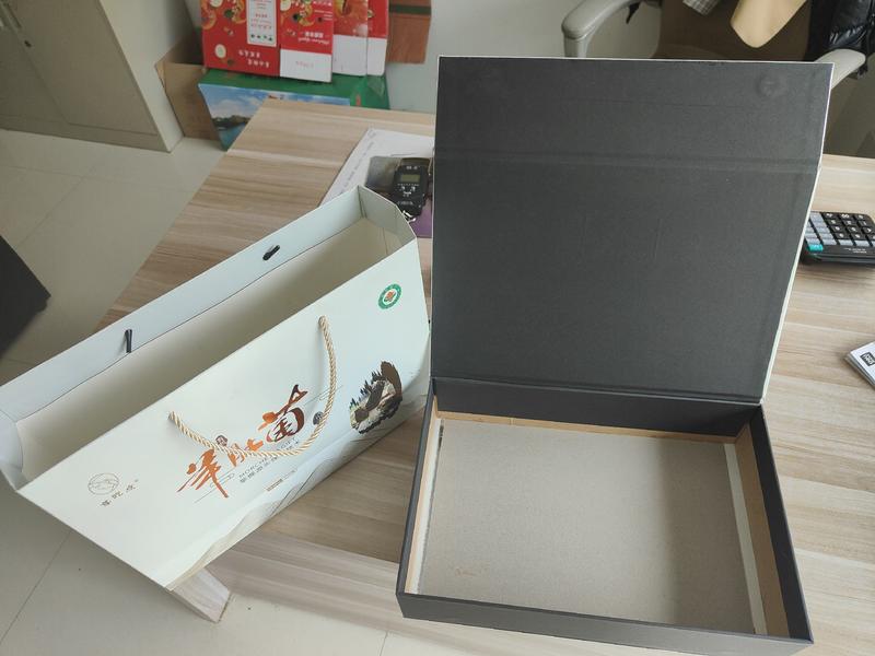 礼品盒包装定制，工业纸板加金银卡UV印刷，烫金工艺