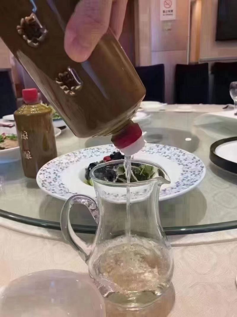 陈粮，陈粮老酒，1*6光瓶酒，是一款老酒，酒色微黄，