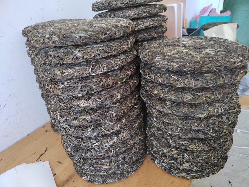 雲极岚荘生态茶饼来自云南六大茶山之一的易武山！