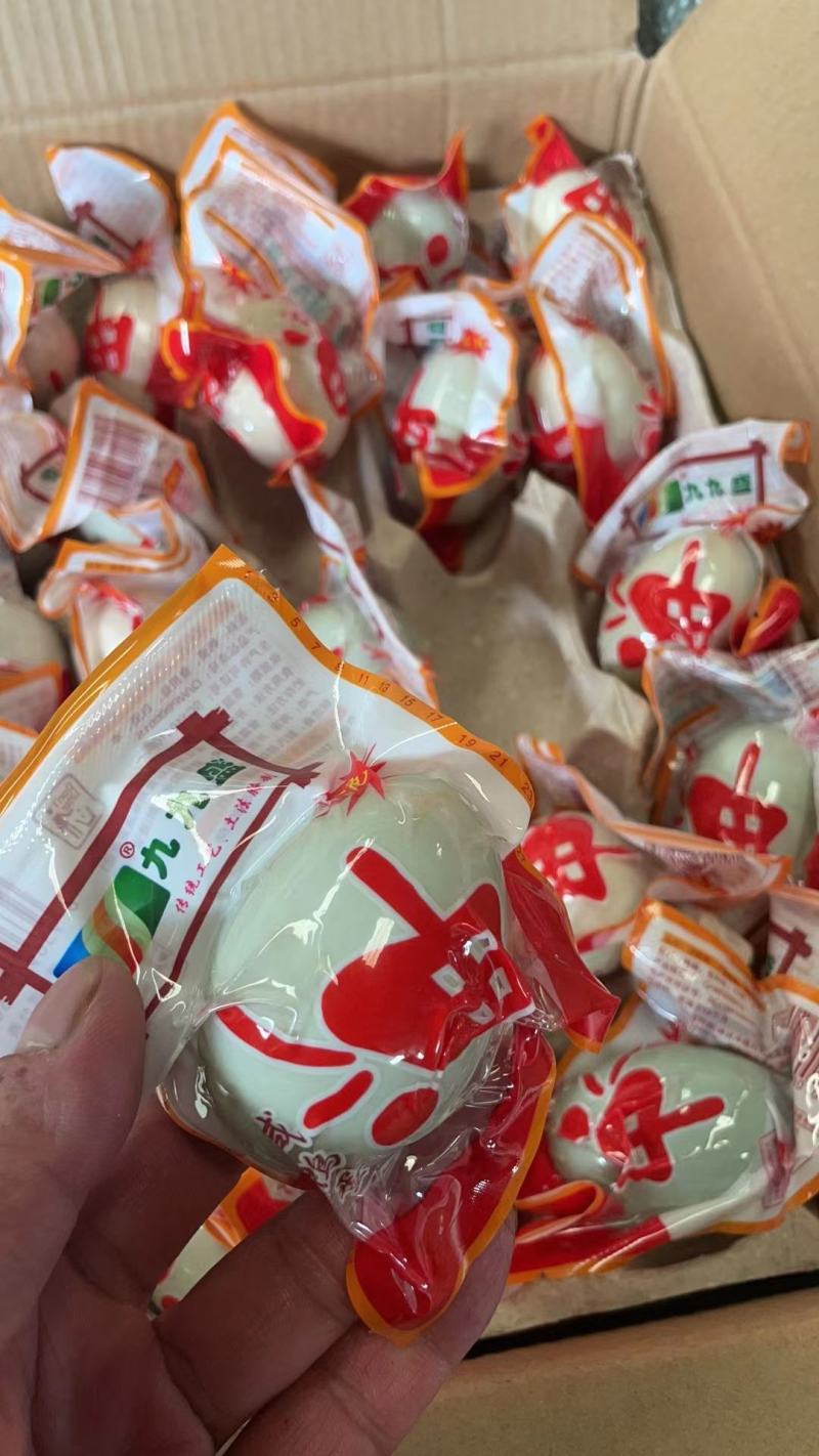 咸鸭蛋，一件100个，每个都非常漂亮，现货供应，价格美丽
