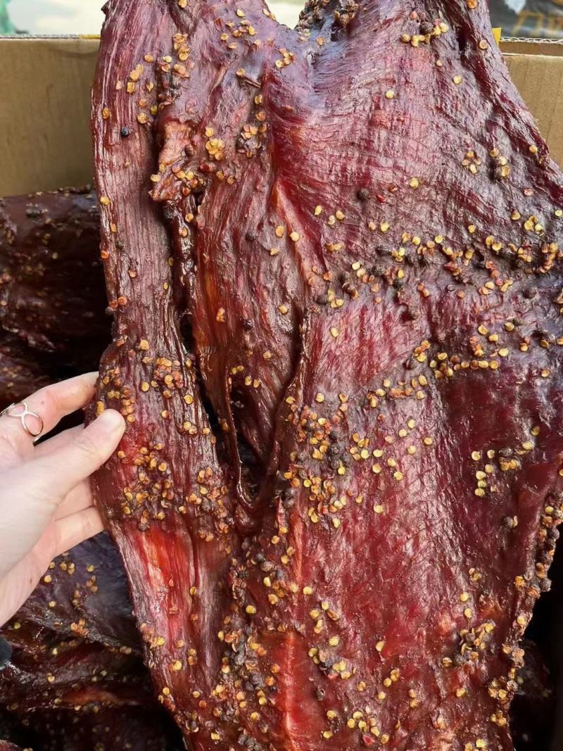 大块肉干度好味道不错麻辣五香两种口味厂家直销批发价格美丽
