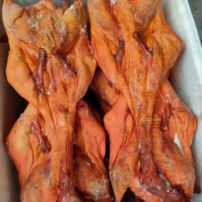 烟熏板鸭味道合适，一只净重2斤多厂家直销价格美丽