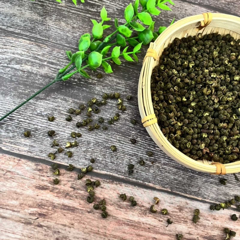 麻椒实物拍摄颜色好看原产地一手货源青麻椒特香特辣