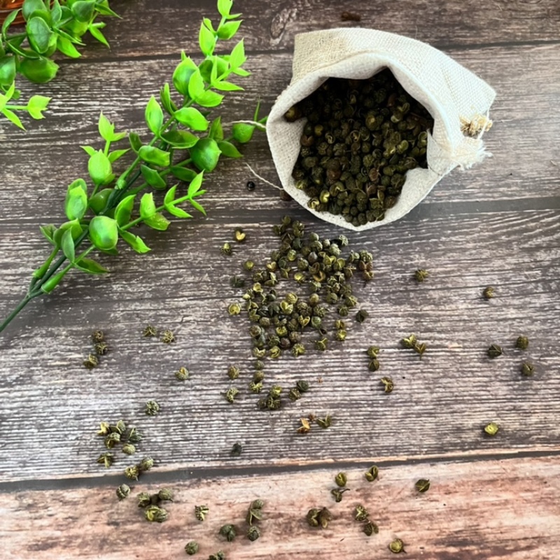 麻椒实物拍摄颜色好看原产地一手货源青麻椒特香特辣