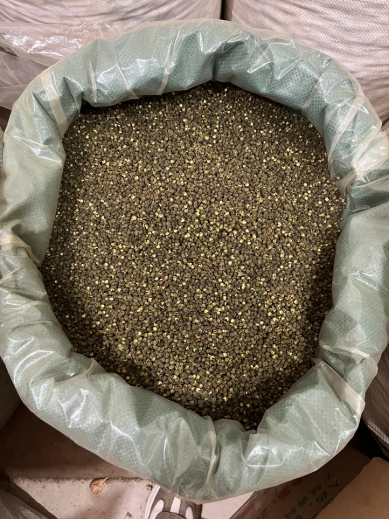 麻椒实物拍摄颜色好看原产地一手货源青麻椒特香特辣
