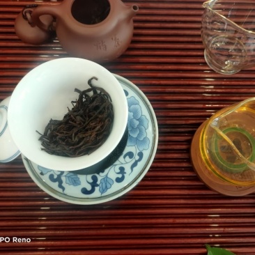 醇茗味浓引蝶来（生态普洱精品紫娟来出自山）