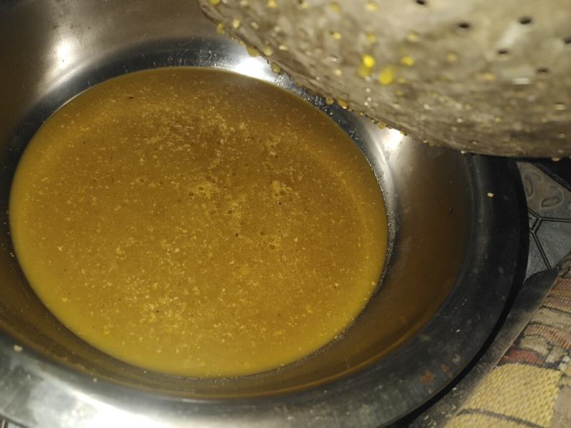 出售野生峰蜜，云南楚雄野花蜂，百花蜜，治百病的一种蜂蜜。