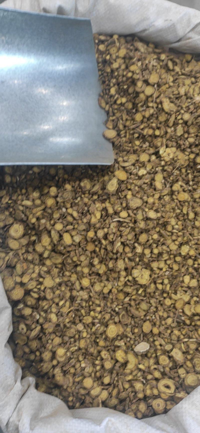 黄芩主营黄芩干货切片量大常年经营各种规格黄芩