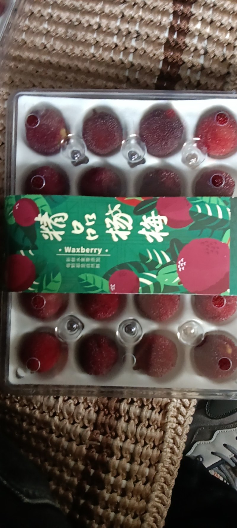 石屏新鲜大杨梅个大口感好，颜色亮厂地只发