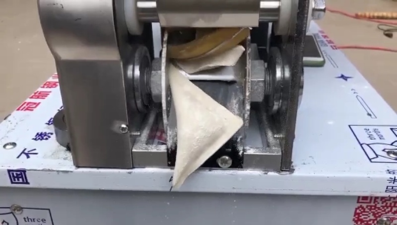 全自动仿手工饺子机包子机饺子皮机混沌皮机厂家直销