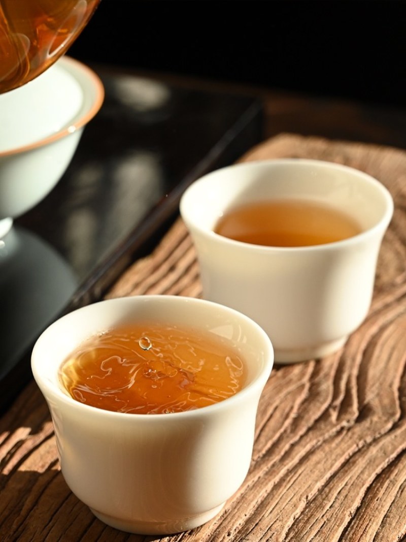 云南普洱无量山自然保护区国有林野生古树红茶散毛茶