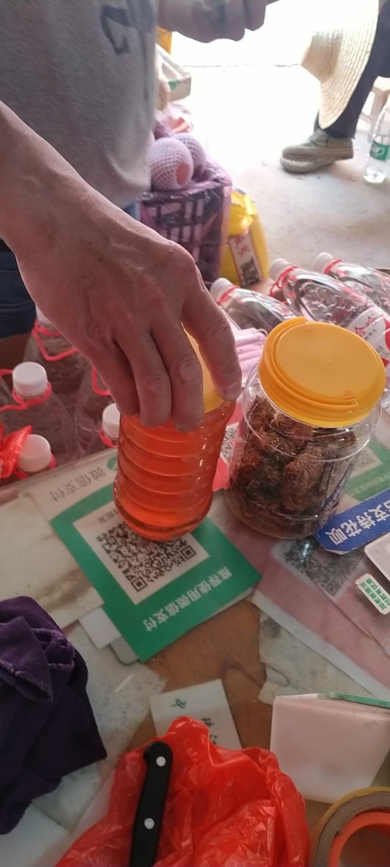 大山里的土野货龙眼蜂蜜糖蜂蜜巢蜂糖土货糖