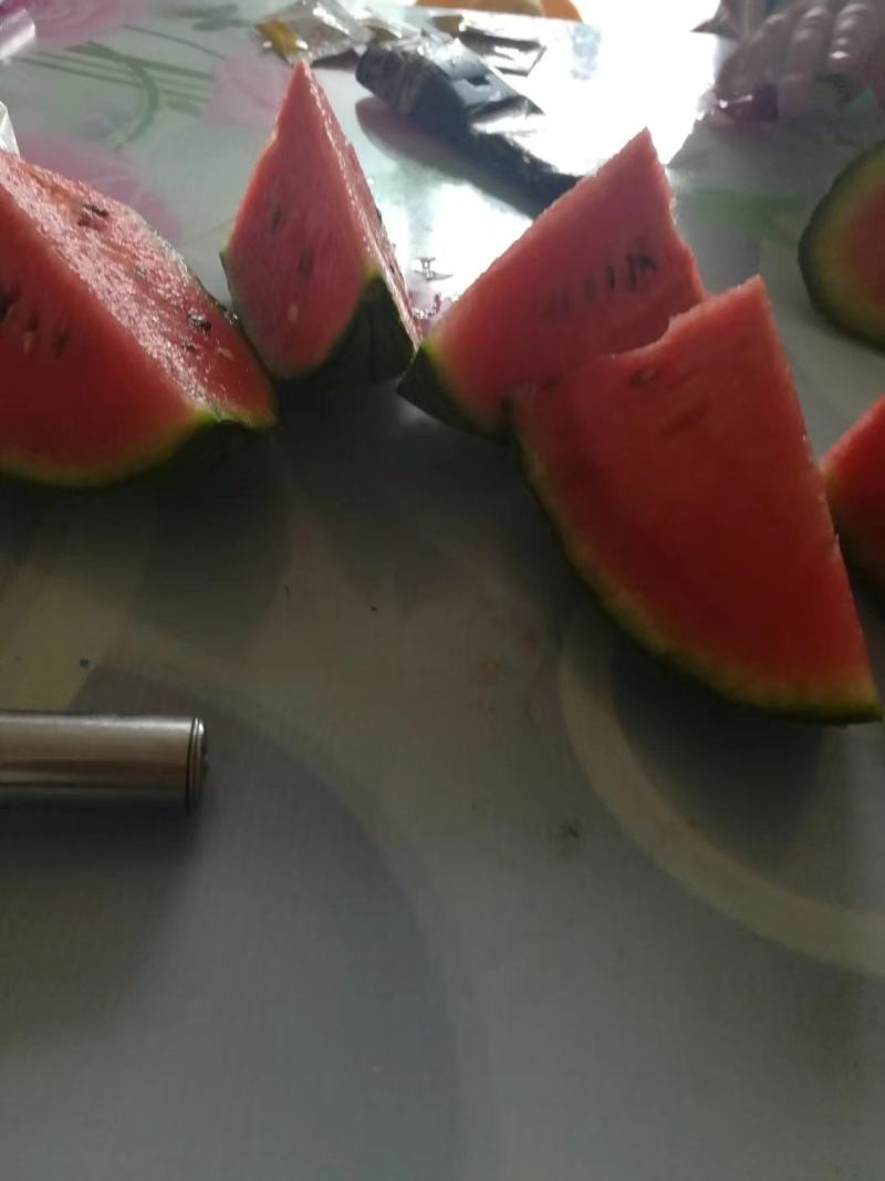 冰糖翠玉，篮籽等西瓜，口感好老少皆宜