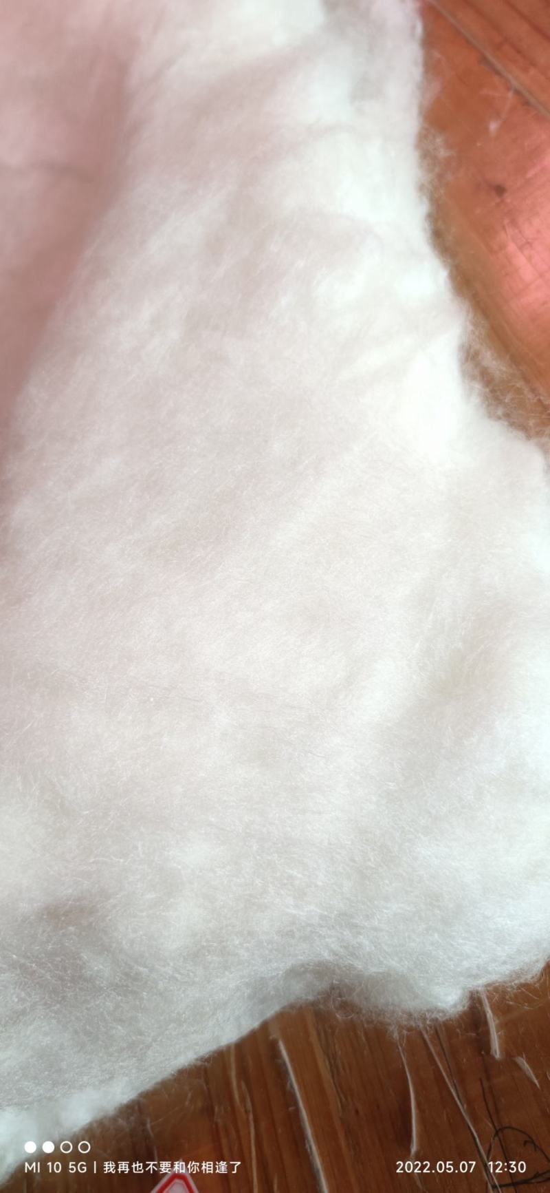 刚出做出来榨蚕丝，精梳纯柞蚕丝，细腻程度，做被子非常舒