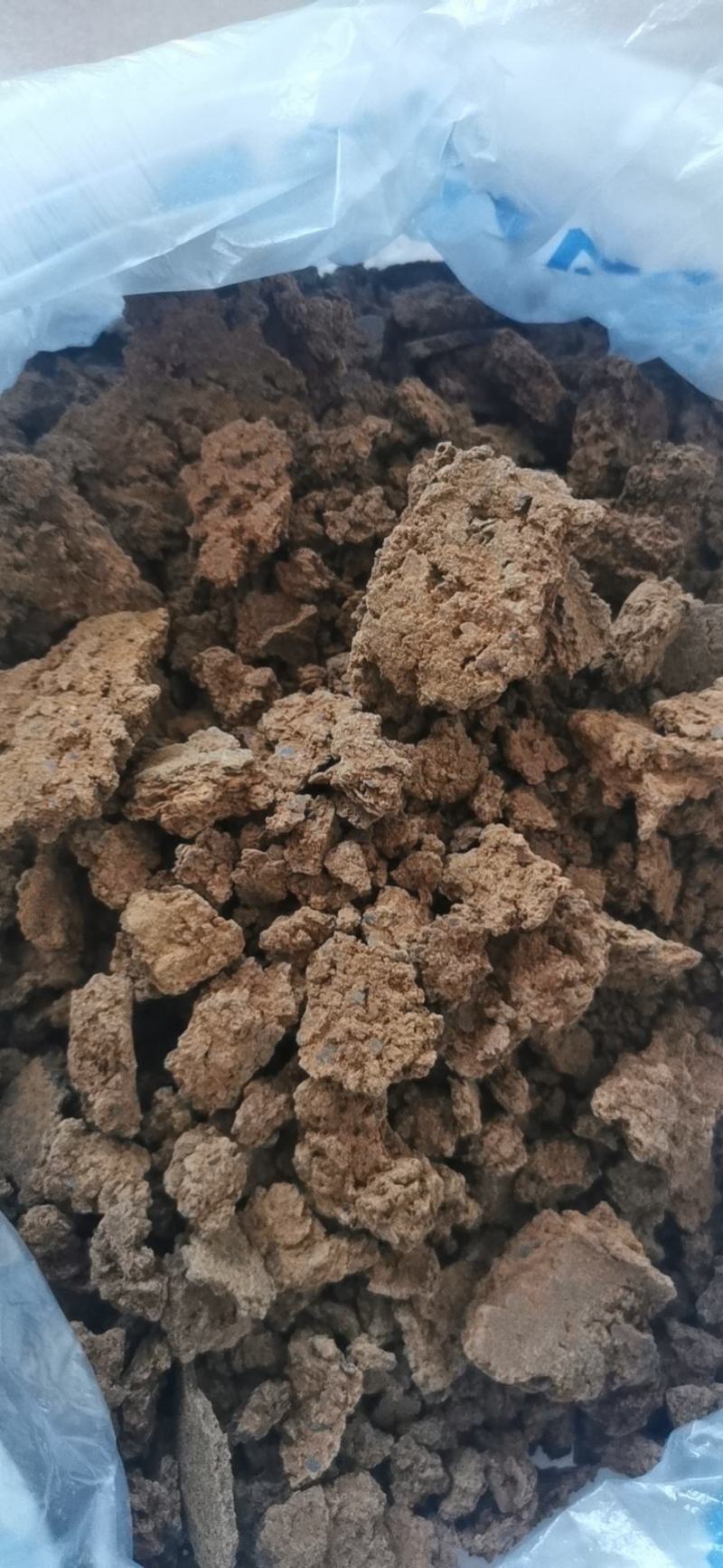 茶枯片，双螺旋部分去籽壳，含量高，干度好。22年新榨枯饼
