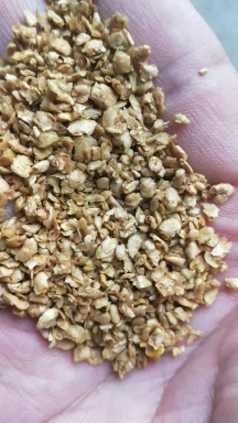 大量生产糖蜜豆皮糖蜜麸皮，喷浆稻壳粉，需要的朋友可以联系