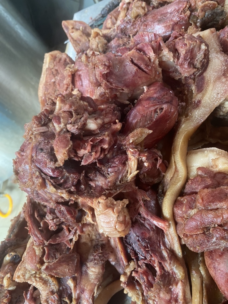 脱脂酱香猪头肉批发干净无毛