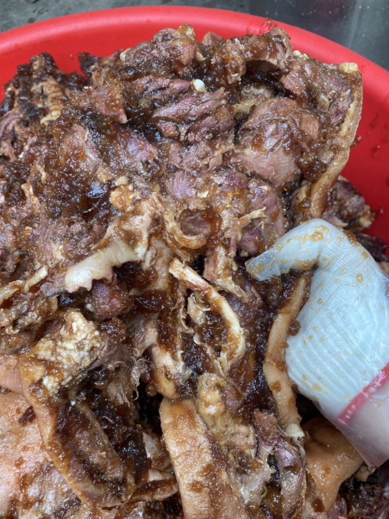 脱脂酱香猪头肉批发干净无毛