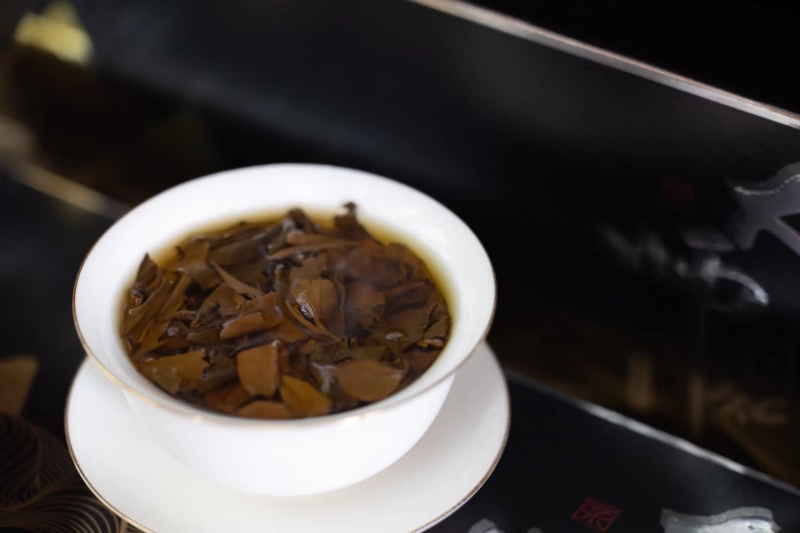 2015年福鼎白茶大师赋贡眉老白茶小方片180克支持线代发