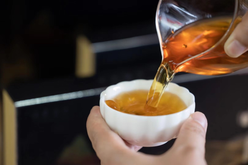 2015年福鼎白茶大师赋贡眉老白茶小方片180克支持线代发