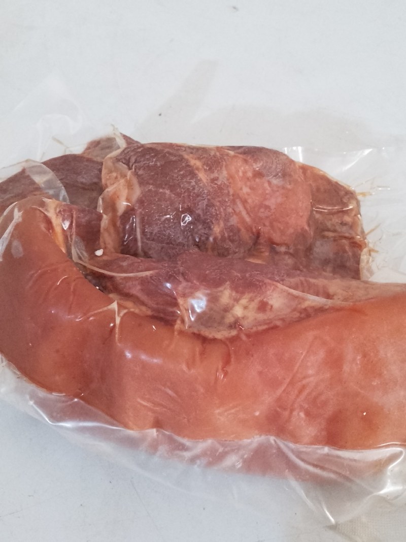 精品带皮熟马肉一手货源，量大从优，诚信经营，全国发