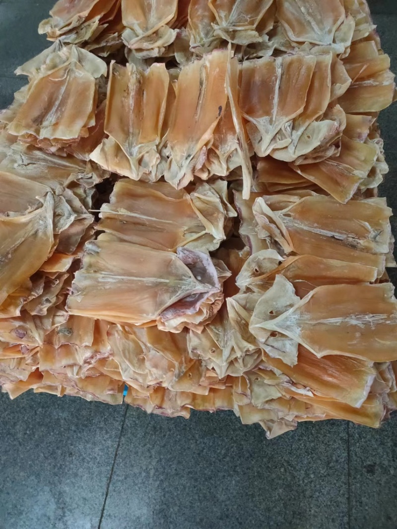 干度好的赤道鱿鱼干，盐干，淡干两种，老师付加工的