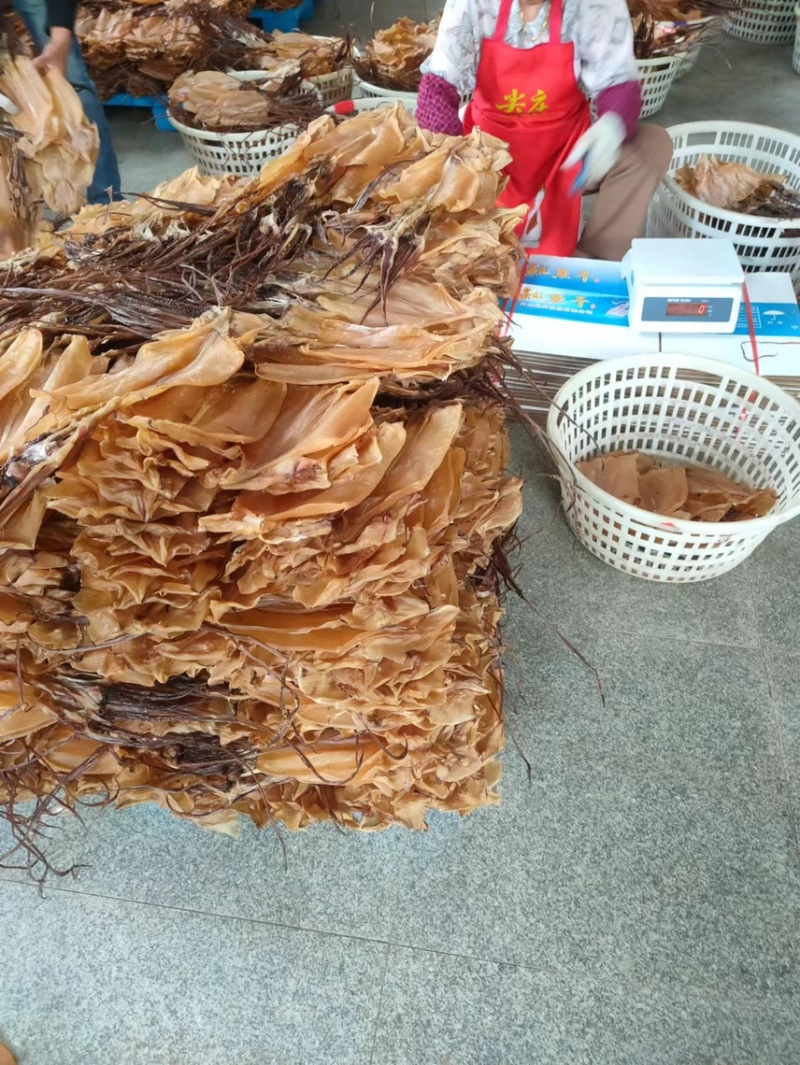 干度好的赤道鱿鱼干，盐干，淡干两种，老师付加工的