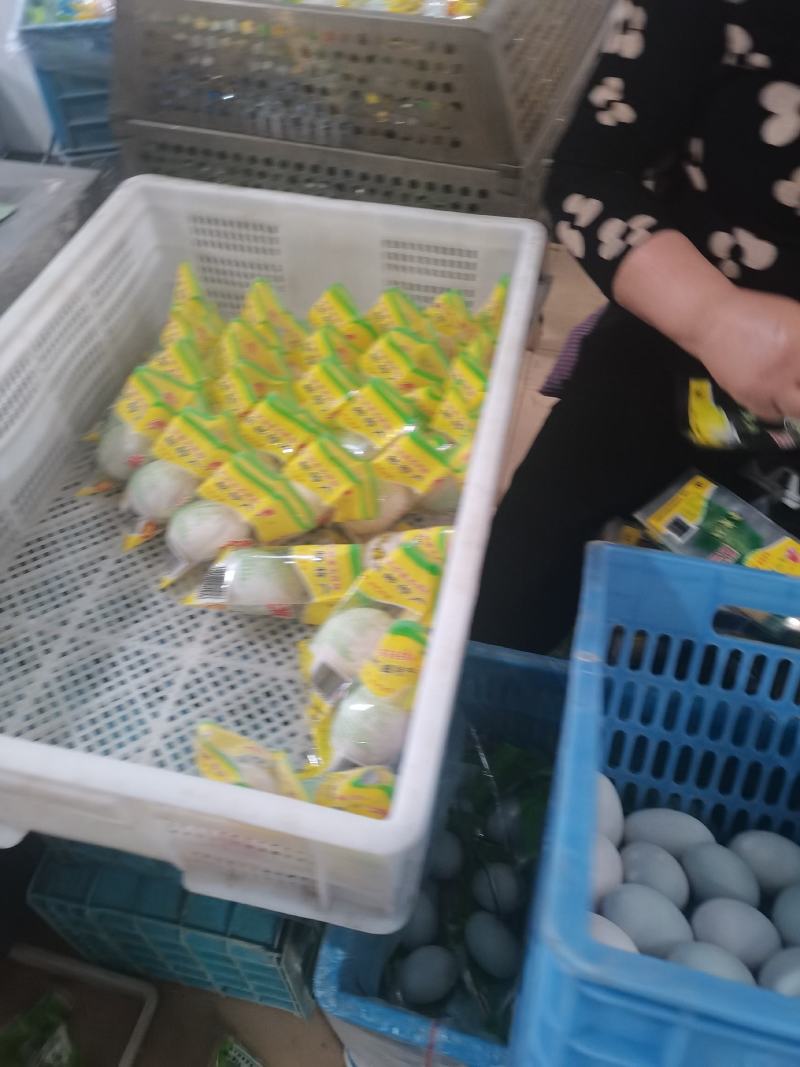 正宗高邮湖双黄咸鸭蛋，真空包装，欢迎洽谈