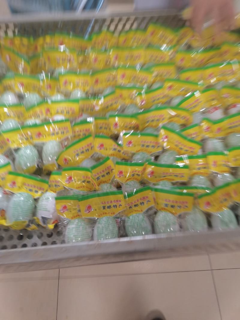正宗高邮湖双黄咸鸭蛋，真空包装，欢迎洽谈
