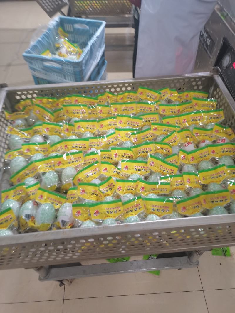 正宗高邮湖双黄咸鸭蛋，真空包装，欢迎洽谈