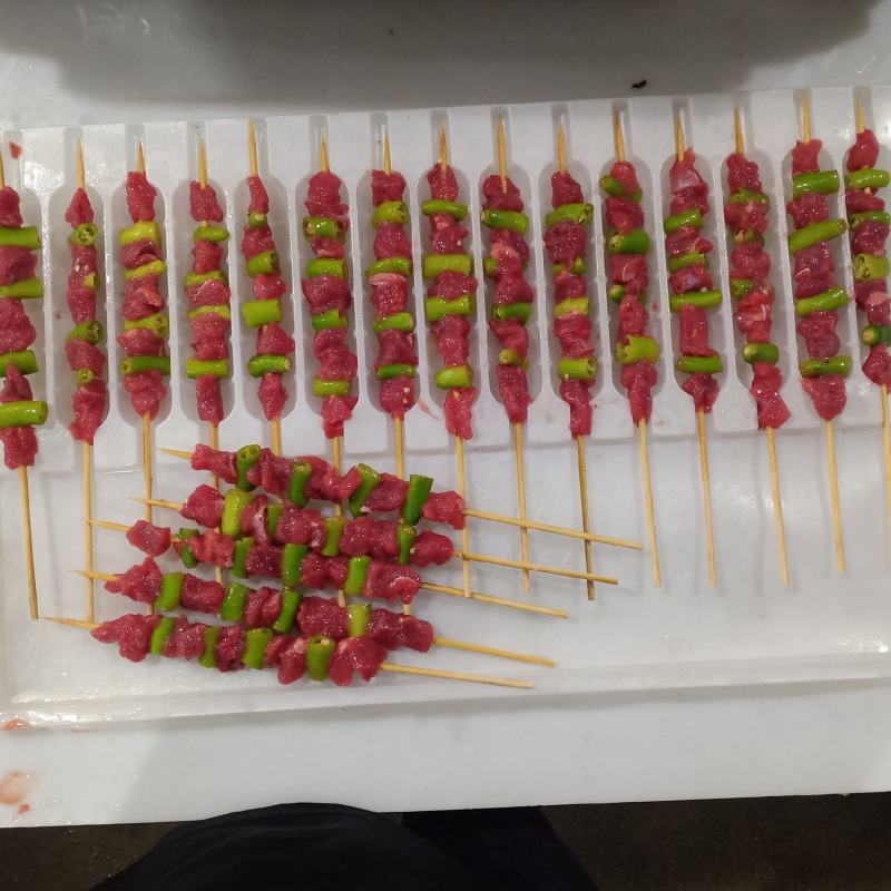 本厂长年生产风味羊肉串板筋串羊腰串羊排串羊宝串等各种串，